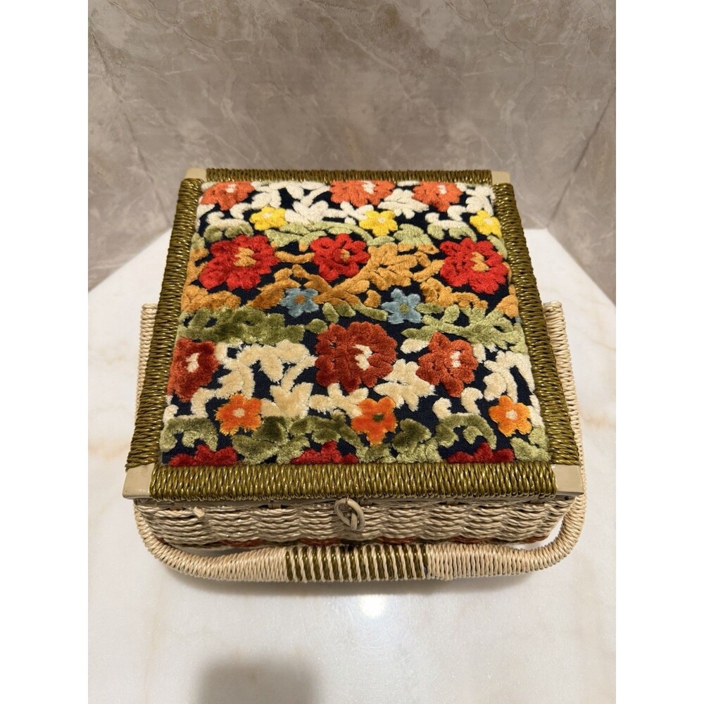 SINGER | Vintage Sewing Box • Super Unique design !